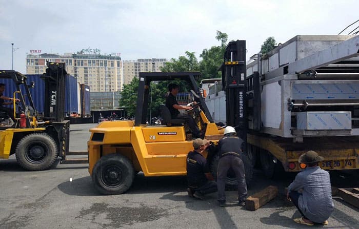 Xe nâng máy dầu diesel và cấu tạo bánh trước, càng, mast