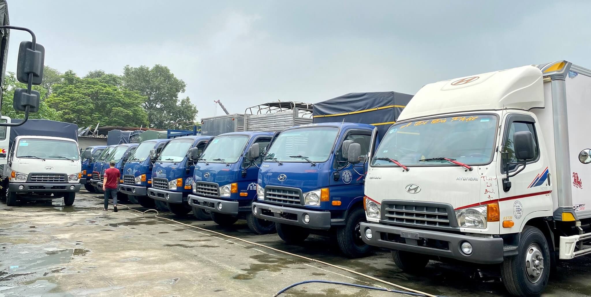 Xe tải chở hàng phục vụ vận chuyển tại TPHCM