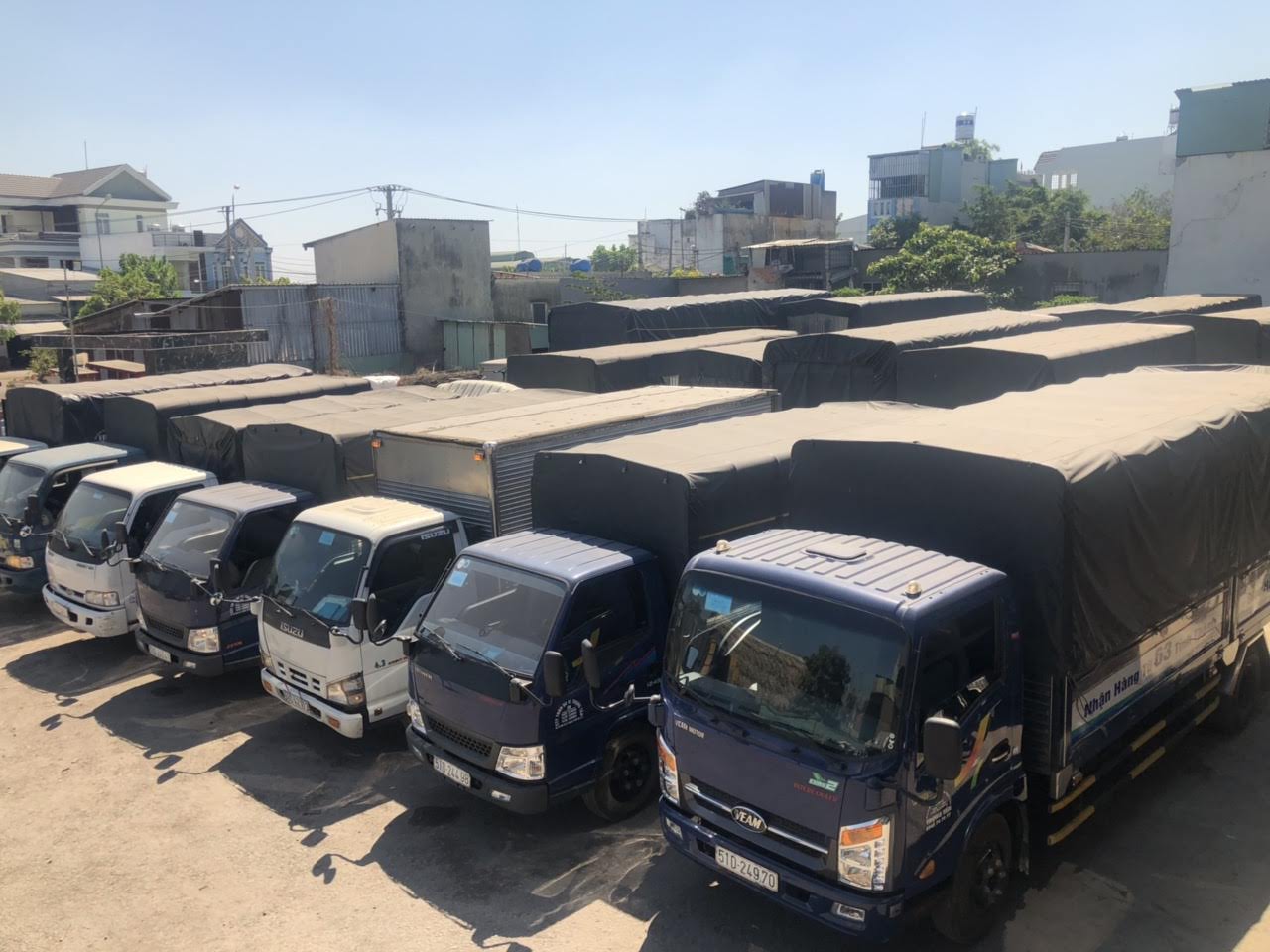 Bãi xe tải chở hàng nhiều tải trọng