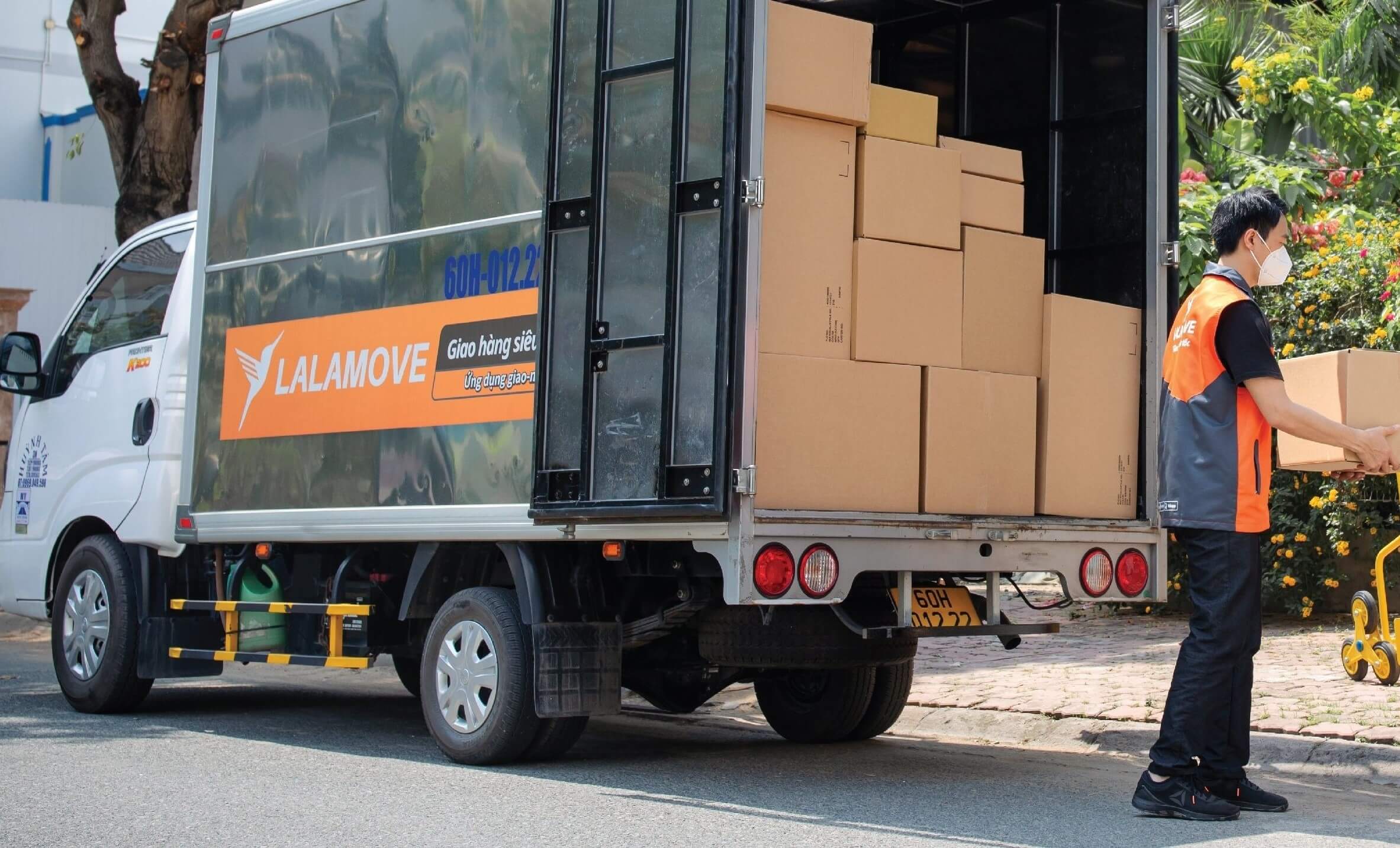 Chuyển nhà trọn gói tại TP.HCM, thuê xe tải chuyển nhà 2 Xe tải kèm tài xế phục vụ chuyển nhà