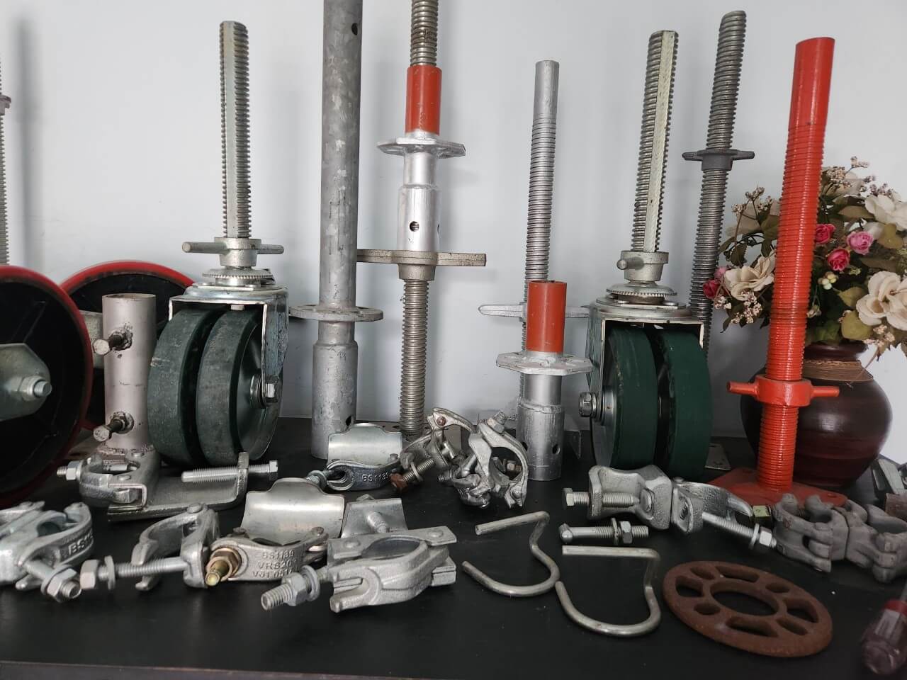 Bánh xe giàn giáo D200 có ren tăng giảm