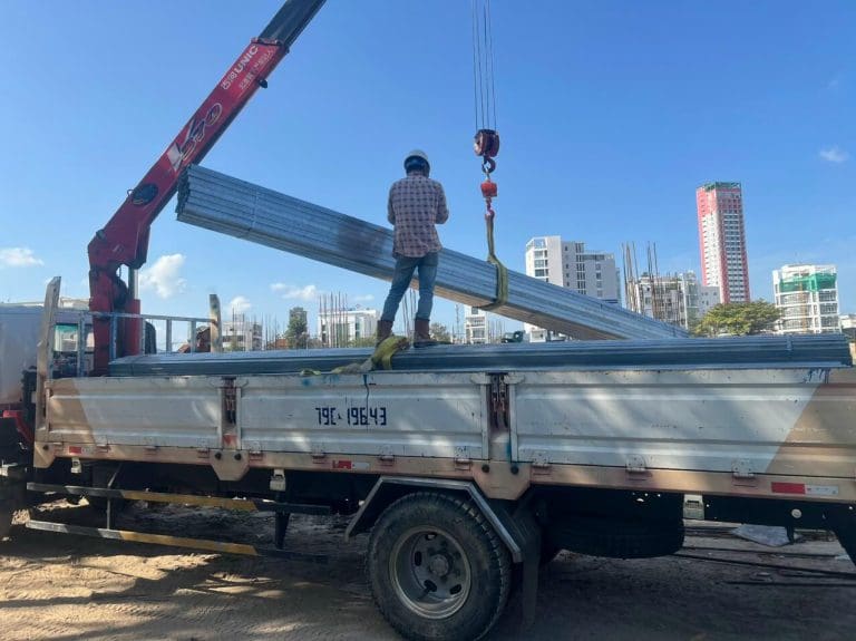 Dịch vụ thuê xe cẩu tự hành chuyên nghiệp tại TPHCM