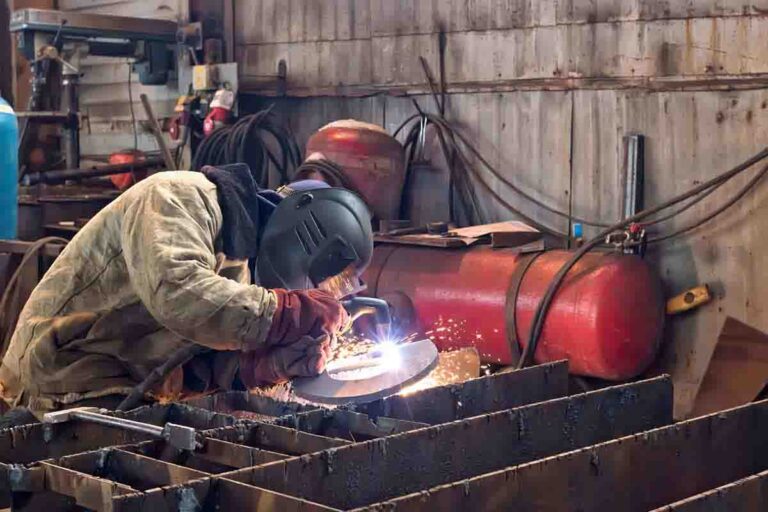 Dịch Vụ Cho Thuê Máy Cắt Plasma Cầm Tay: Giải Pháp Tối Ưu Cho Công Việc Cắt Kim Loại Linh Hoạt