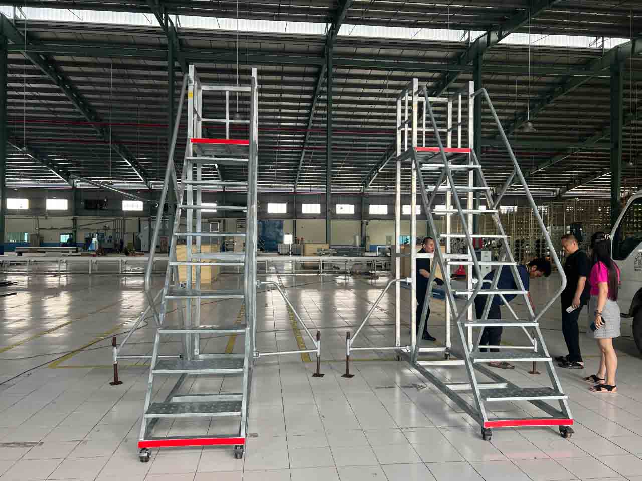 Ứng dụng thang di động trong logistics