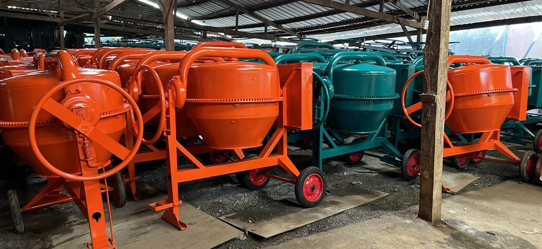 Máy trộn bê tông xây dựng
