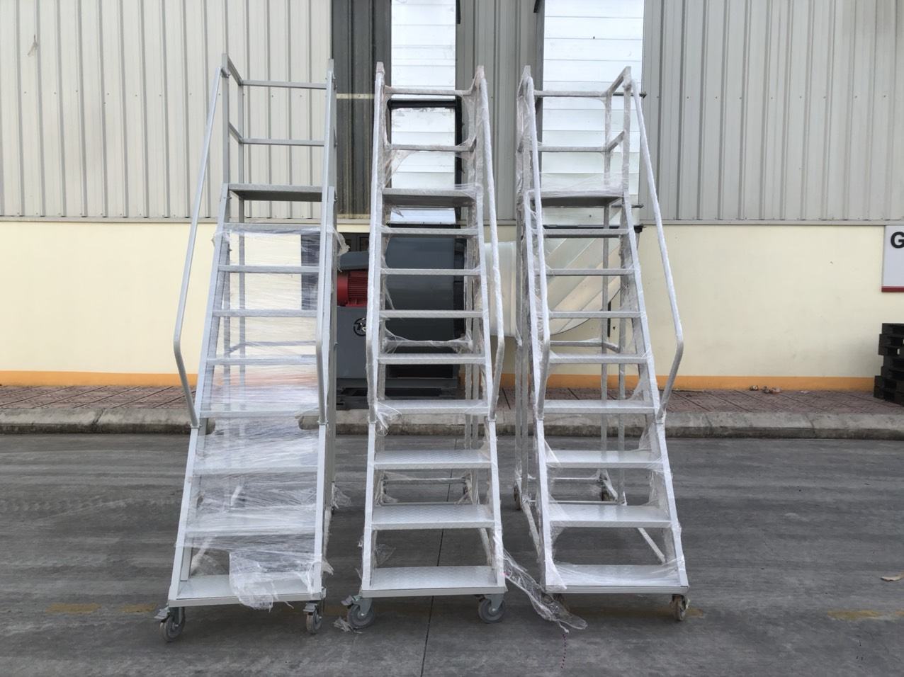 Thang di động có bậc hàn cố định