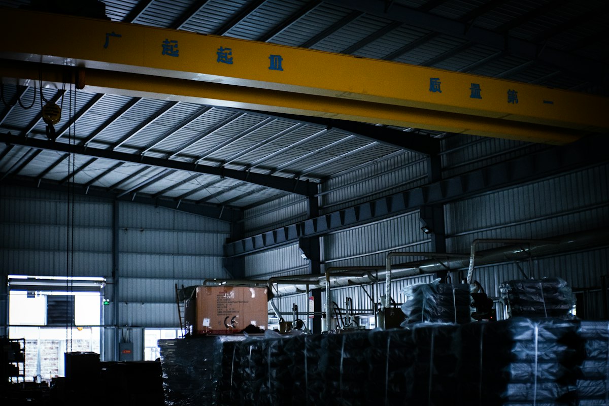 Cầu trục công nghiệp trong nhà kho