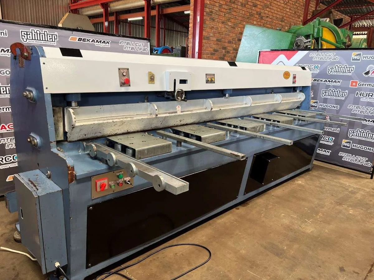 Máy cắt tôn guillotine đã qua sử dụng, hệ bàn đỡ tôn