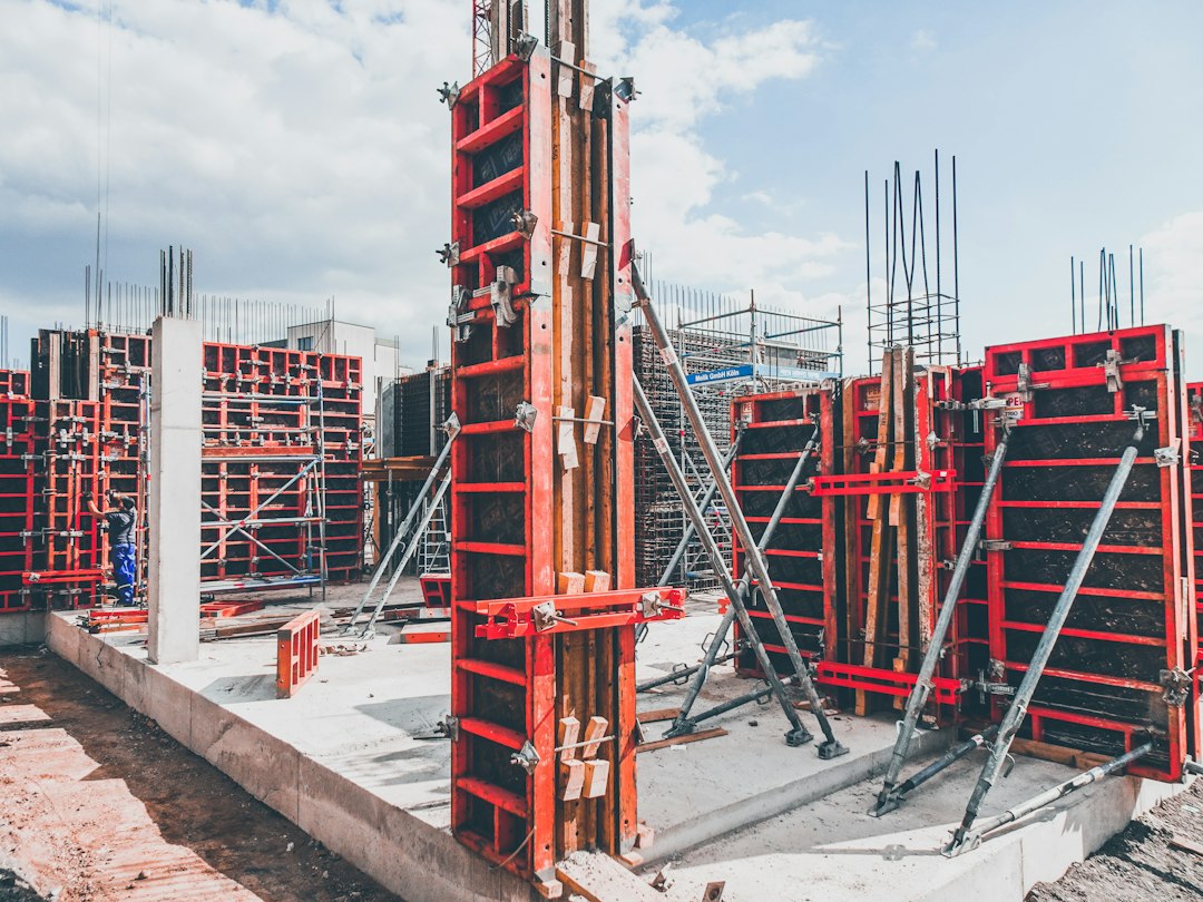 Công trình bê tông đang thi công cần lựa chọn thiết bị đầm phù hợp