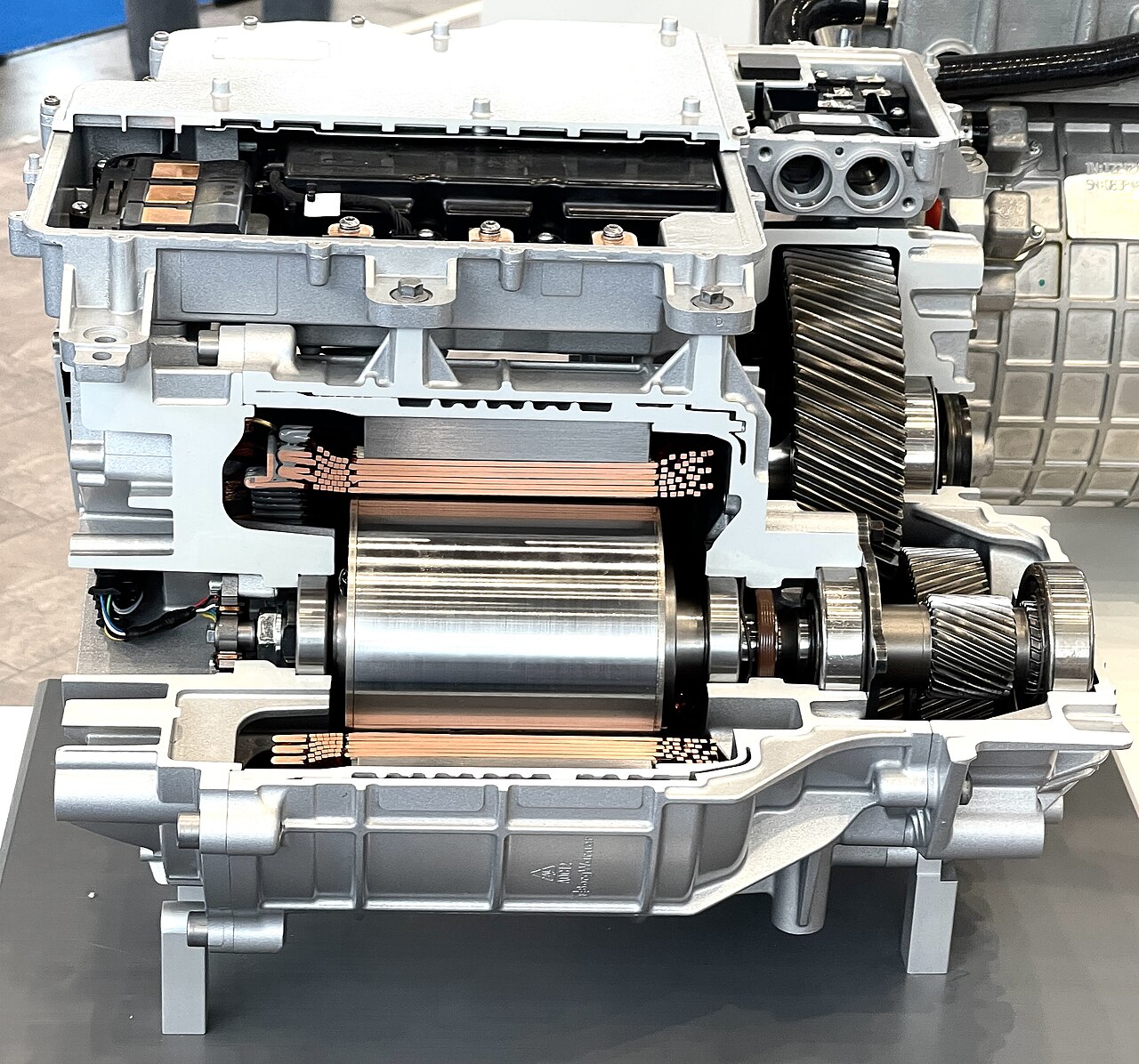 Thu mua motor cũ các loại – Động cơ điện 1 pha, 3 pha | Thiên Phú 4 Motor giảm tốc công nghiệp kết hợp hộp số và bộ truyền động