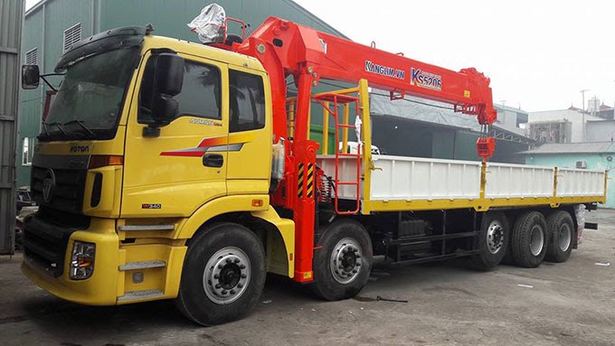 Thuê xe tải cẩu tại TP.HCM - xe tải gắn cẩu Thiên Phú
