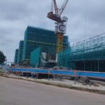 Lưới bao che giàn giáo công trình cao tầng màu xanh